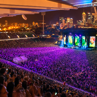 Full crowd at Ed Sheeran event in 2015