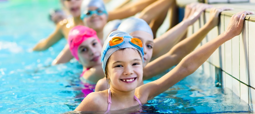 Kids lined up at the starting wall in HBF Stadium indoor pool